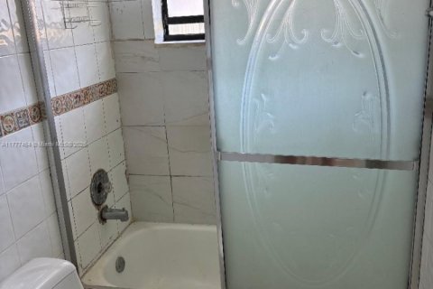 Condo in Miami, Florida, 3 bedrooms  № 1713931 - photo 16