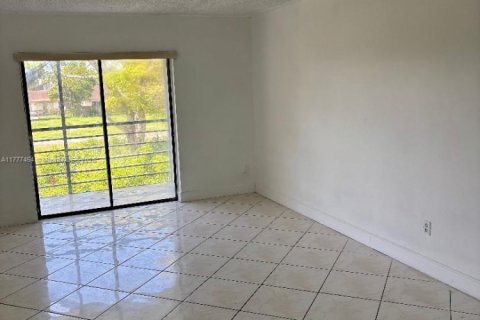 Condo in Miami, Florida, 3 bedrooms  № 1713931 - photo 12