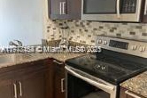 Condo in Miami, Florida, 3 bedrooms  № 1713931 - photo 2