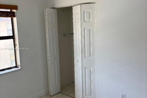 Condo in Miami, Florida, 3 bedrooms  № 1713931 - photo 17