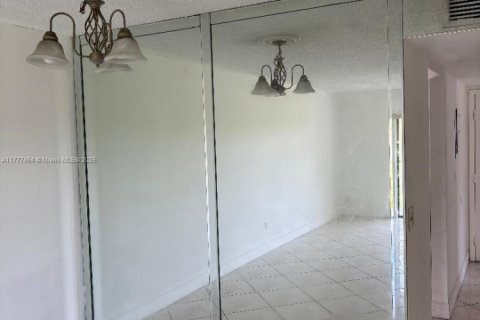 Condo in Miami, Florida, 3 bedrooms  № 1713931 - photo 18