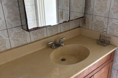 Condo in Miami, Florida, 3 bedrooms  № 1713931 - photo 15