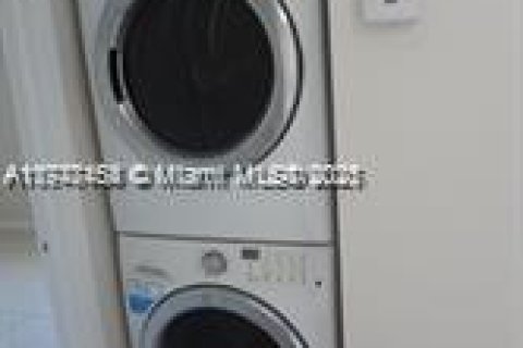 Condo in Miami, Florida, 3 bedrooms  № 1713931 - photo 5