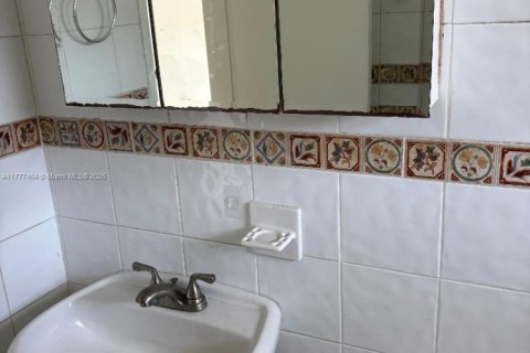 Condo in Miami, Florida, 3 bedrooms  № 1713931 - photo 14