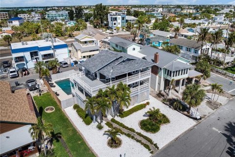 Villa ou maison à vendre à Treasure Island, Floride: 4 chambres, 187.2 m2 № 2399079 - photo 2