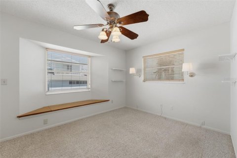 Villa ou maison à vendre à Treasure Island, Floride: 4 chambres, 187.2 m2 № 2399079 - photo 21