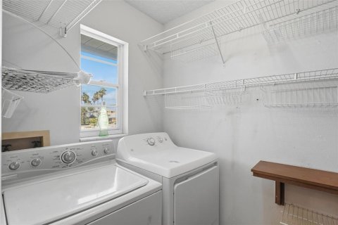 Villa ou maison à vendre à Treasure Island, Floride: 4 chambres, 187.2 m2 № 2399079 - photo 15