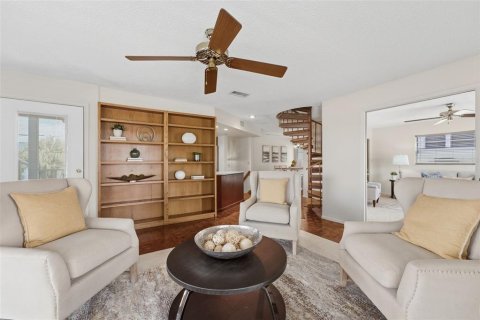 Villa ou maison à vendre à Treasure Island, Floride: 4 chambres, 187.2 m2 № 2399079 - photo 8