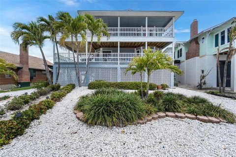 Villa ou maison à Treasure Island, Floride 4 chambres, 187.2 m2 № 2399079