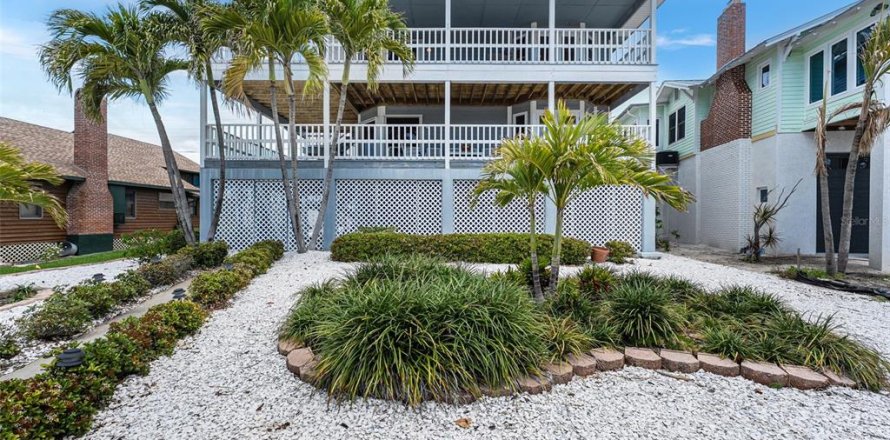 Villa ou maison à Treasure Island, Floride 4 chambres, 187.2 m2 № 2399079