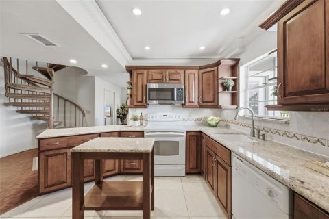 Villa ou maison à vendre à Treasure Island, Floride: 4 chambres, 187.2 m2 № 2399079 - photo 12