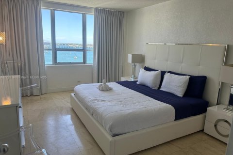 Condo in Miami Beach, Florida, 2 bedrooms  № 1957486 - photo 12
