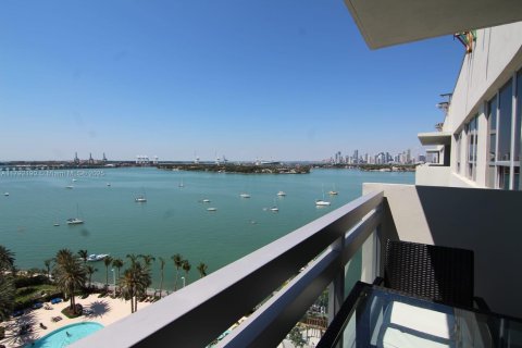 Condo in Miami Beach, Florida, 2 bedrooms  № 1957486 - photo 1