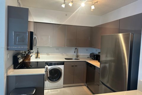 Condo in Miami Beach, Florida, 2 bedrooms  № 1957486 - photo 7