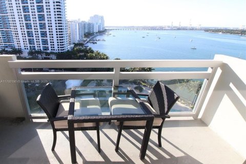 Condo in Miami Beach, Florida, 2 bedrooms  № 1957486 - photo 2