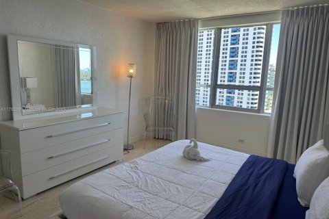Condo in Miami Beach, Florida, 2 bedrooms  № 1957486 - photo 13