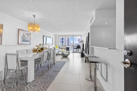 Condo in Miami Beach, Florida, 2 bedrooms  № 1957486 - photo 5