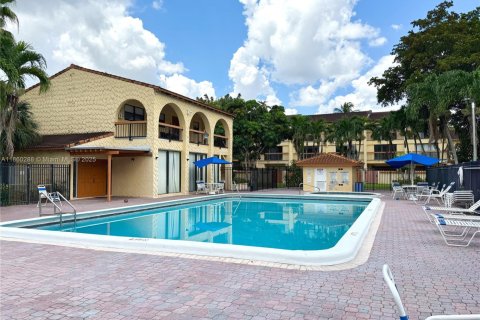 Townhouse in Sunrise, Florida 2 bedrooms, 107.02 sq.m. № 1887654 - photo 24