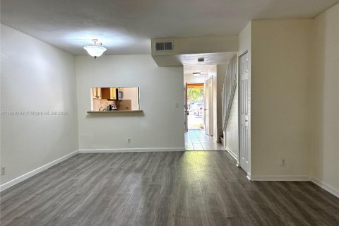 Townhouse in Sunrise, Florida 2 bedrooms, 107.02 sq.m. № 1887654 - photo 12