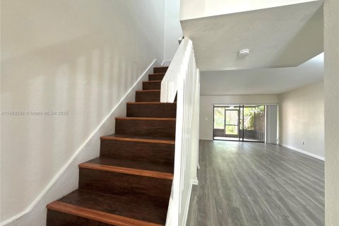 Townhouse in Sunrise, Florida 2 bedrooms, 107.02 sq.m. № 1887654 - photo 9