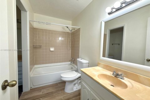 Townhouse in Sunrise, Florida 2 bedrooms, 107.02 sq.m. № 1887654 - photo 15