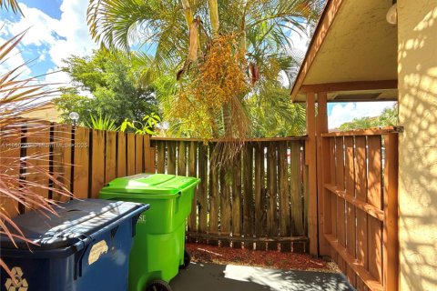 Townhouse in Sunrise, Florida 2 bedrooms, 107.02 sq.m. № 1887654 - photo 7