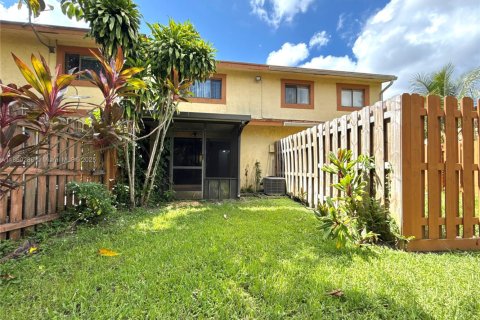 Townhouse in Sunrise, Florida 2 bedrooms, 107.02 sq.m. № 1887654 - photo 21