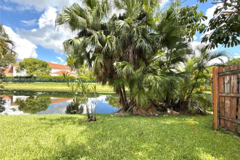 Townhouse in Sunrise, Florida 2 bedrooms, 107.02 sq.m. № 1887654 - photo 2