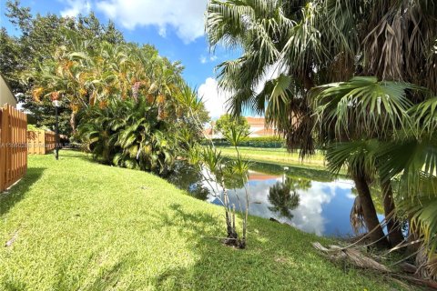 Townhouse in Sunrise, Florida 2 bedrooms, 107.02 sq.m. № 1887654 - photo 20