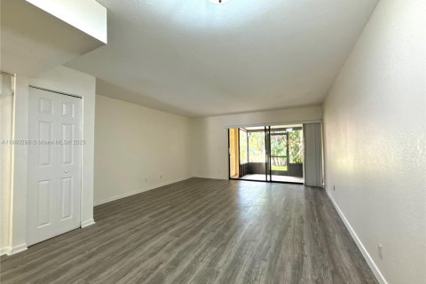 Townhouse in Sunrise, Florida 2 bedrooms, 107.02 sq.m. № 1887654 - photo 10