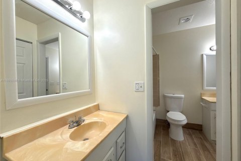 Townhouse in Sunrise, Florida 2 bedrooms, 107.02 sq.m. № 1887654 - photo 18