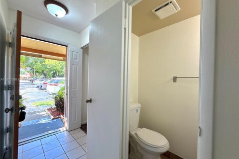 Townhouse in Sunrise, Florida 2 bedrooms, 107.02 sq.m. № 1887654 - photo 4