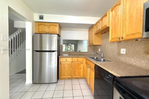 Townhouse in Sunrise, Florida 2 bedrooms, 107.02 sq.m. № 1887654 - photo 8
