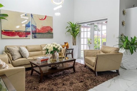 Villa ou maison à vendre à Hialeah, Floride: 3 chambres, 120.59 m2 № 2215069 - photo 11