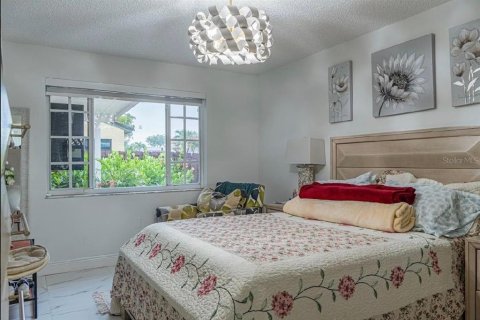 Villa ou maison à vendre à Hialeah, Floride: 3 chambres, 120.59 m2 № 2215069 - photo 20