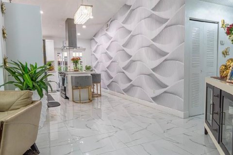 Villa ou maison à vendre à Hialeah, Floride: 3 chambres, 120.59 m2 № 2215069 - photo 9
