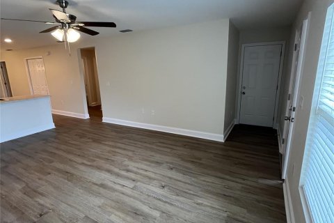 House in Auburndale, Florida 3 bedrooms, 122.82 sq.m. № 2201898 - photo 8