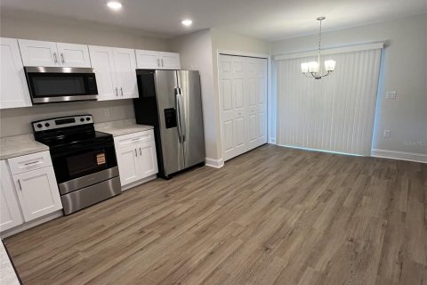 House in Auburndale, Florida 3 bedrooms, 122.82 sq.m. № 2201898 - photo 7