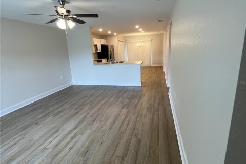 House in Auburndale, Florida 3 bedrooms, 122.82 sq.m. № 2201898 - photo 5