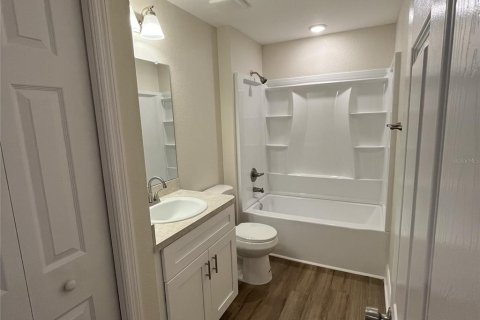 House in Auburndale, Florida 3 bedrooms, 122.82 sq.m. № 2201898 - photo 12