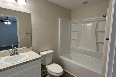 House in Auburndale, Florida 3 bedrooms, 122.82 sq.m. № 2201898 - photo 15