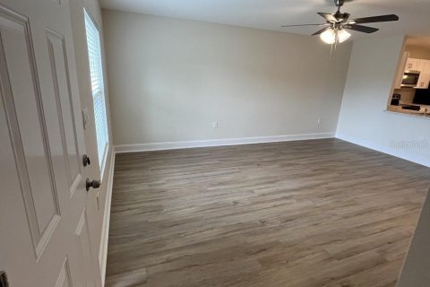 House in Auburndale, Florida 3 bedrooms, 122.82 sq.m. № 2201898 - photo 4