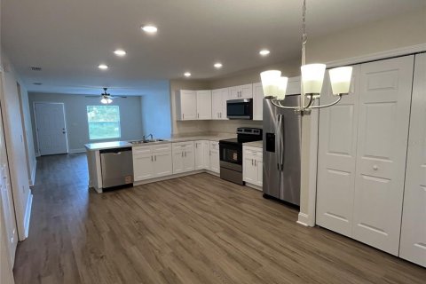 House in Auburndale, Florida 3 bedrooms, 122.82 sq.m. № 2201898 - photo 6