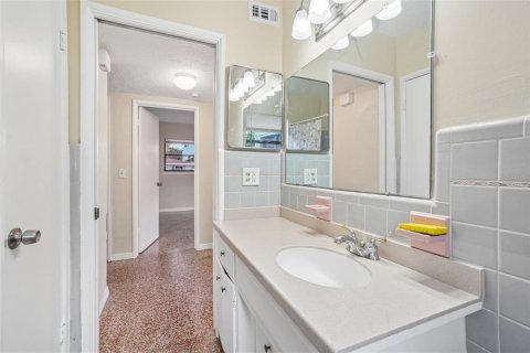 House in Clearwater, Florida 3 bedrooms, 142.7 sq.m. № 2215403 - photo 24
