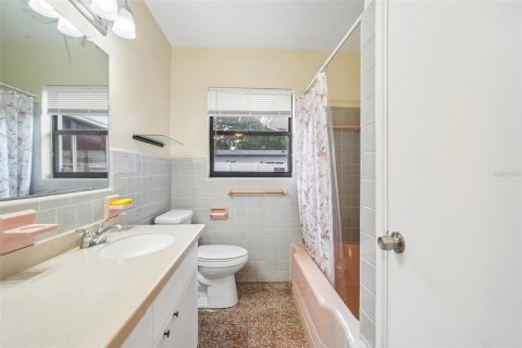 House in Clearwater, Florida 3 bedrooms, 142.7 sq.m. № 2215403 - photo 23