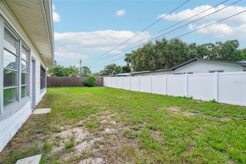 House in Clearwater, Florida 3 bedrooms, 142.7 sq.m. № 2215403 - photo 30