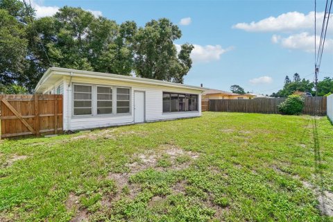 House in Clearwater, Florida 3 bedrooms, 142.7 sq.m. № 2215403 - photo 28