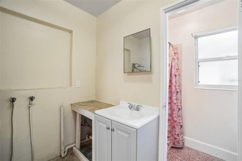 House in Clearwater, Florida 3 bedrooms, 142.7 sq.m. № 2215403 - photo 19