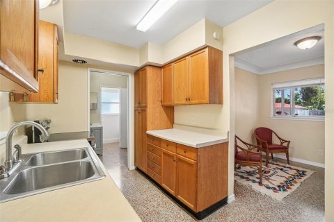House in Clearwater, Florida 3 bedrooms, 142.7 sq.m. № 2215403 - photo 11