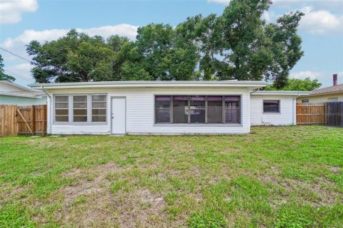 House in Clearwater, Florida 3 bedrooms, 142.7 sq.m. № 2215403 - photo 27